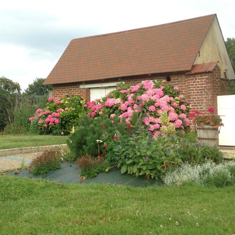 La Maison D'Amis Auneuil Luaran gambar